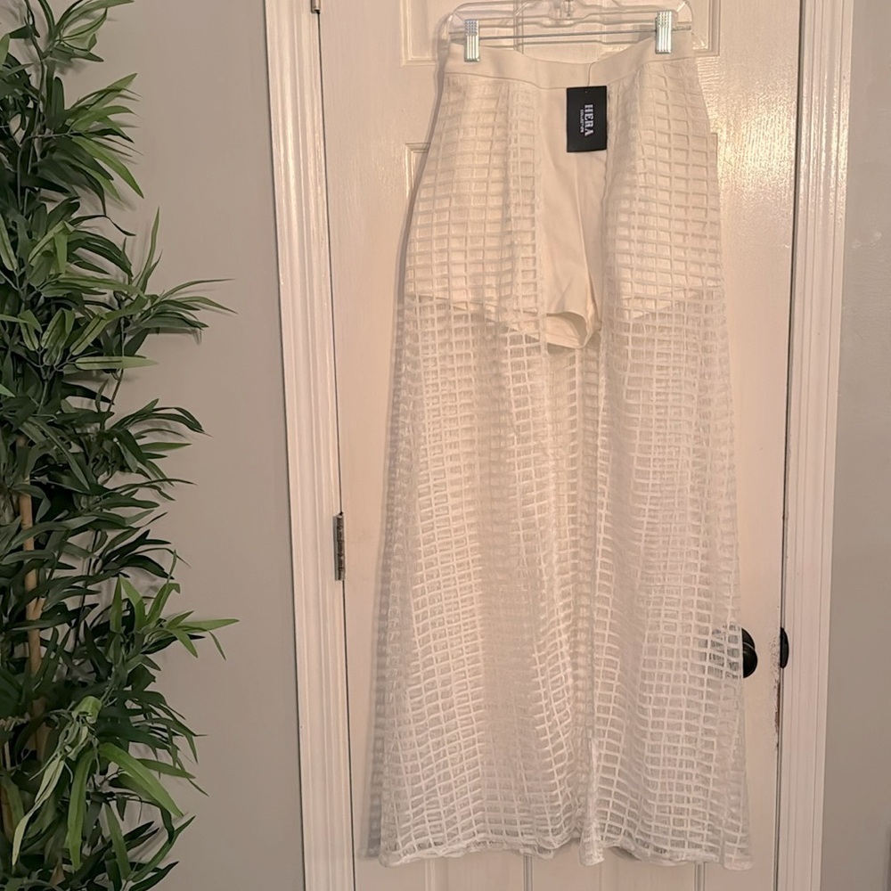 Hera Collection white shorts with train NWT S
